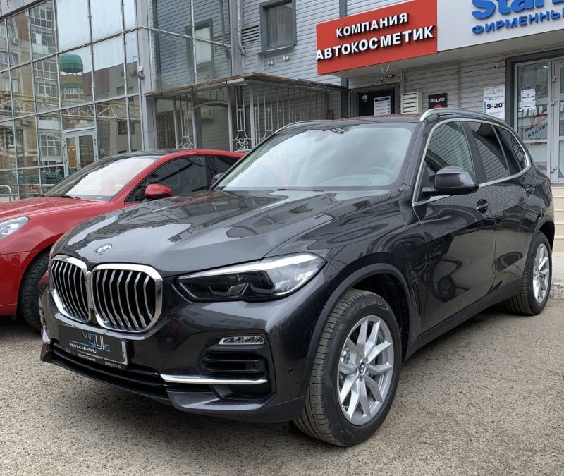 BMW X5 — забронировали лобовое стекло, затонировали стекла