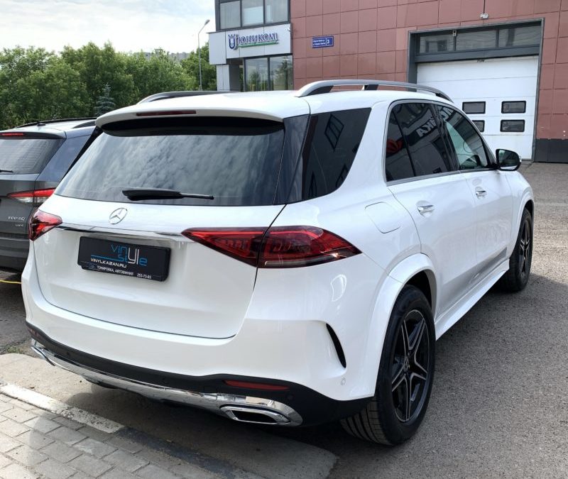 Бронирование кузова Mercedes GLE полиуретановой пленкой, тонировка стекол атермальной пленкой, тонировка стекол Llumar