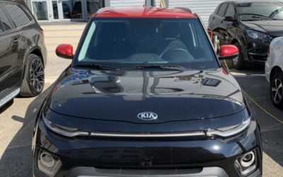 Kia Soul — оклеили крышу, плавник, спойлер и зеркала сочной красной глянцевой плёнкой