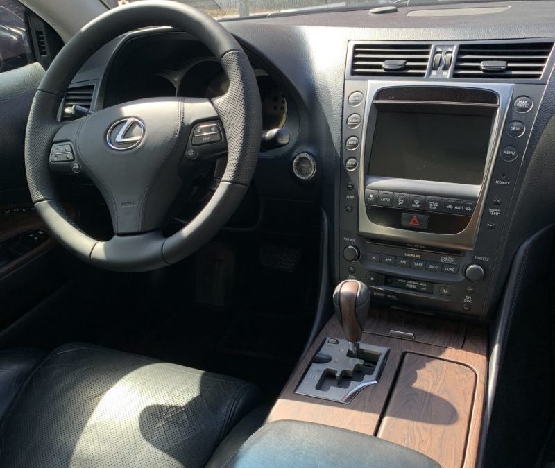Lexus GS 450 — аквапринт деталей интерьера салона, перетяжка руля и ручки КПП, ремонт сидения
