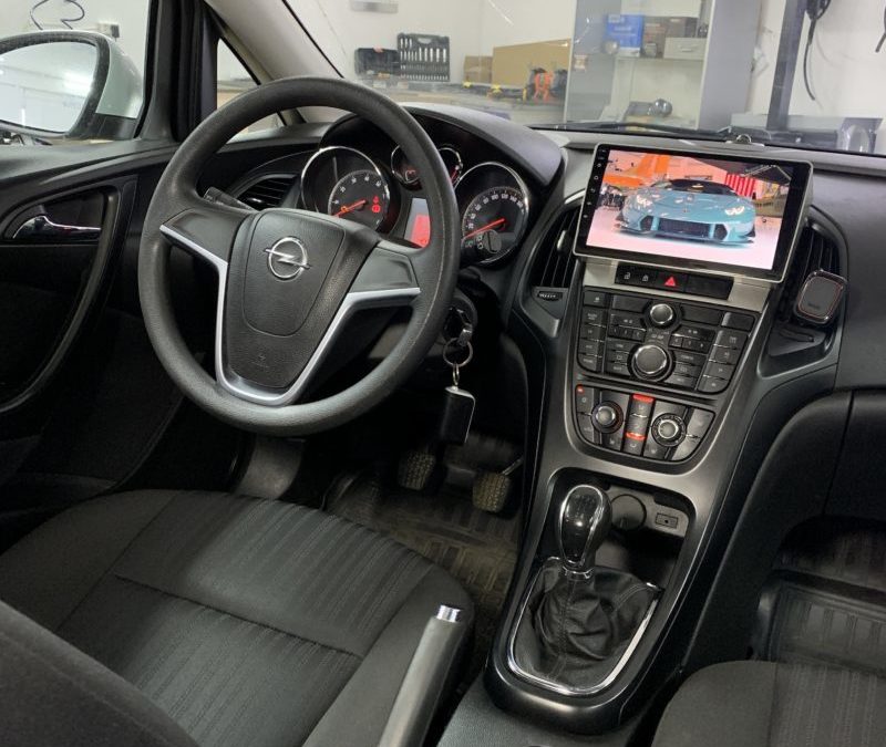 Opel Astra J — установка новой мультимедиа с 9 дюймовым экраном