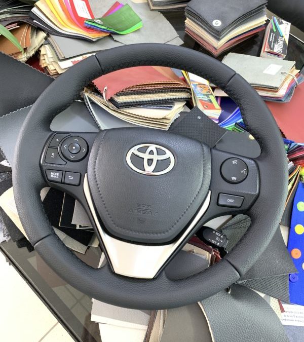 Перетяжка руля от Toyota RAV4 под оригинал натуральной кожей