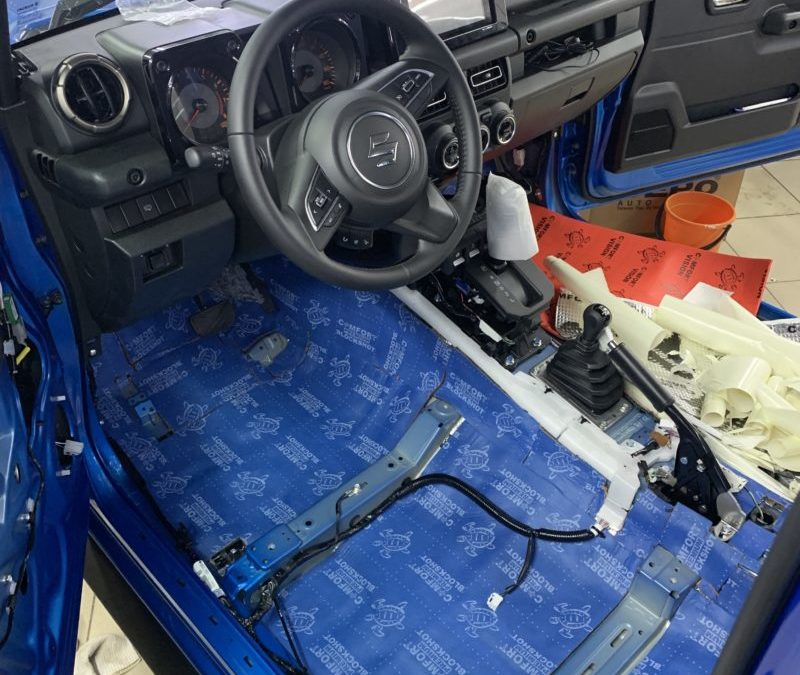 Suzuki Jimny — сделали полную шумоизоляцию и установили камеру заднего вида
