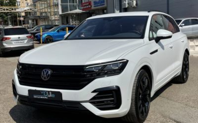 Volkswagen Touareg — забронировали автомобиль премиум пленкой Llumar, выполнили антихром