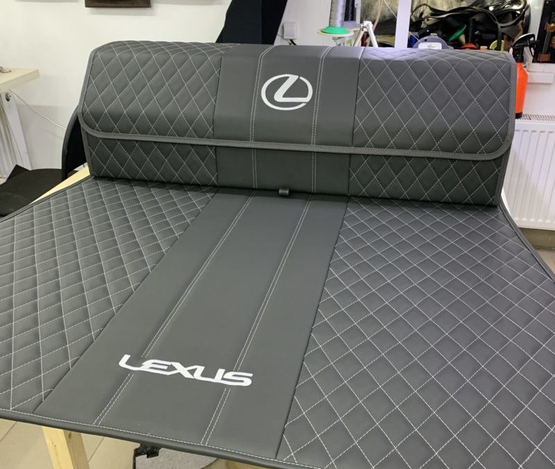 Lexus LX 570 — пошив коврика в багажник с вышивкой и метрового чемоданчика