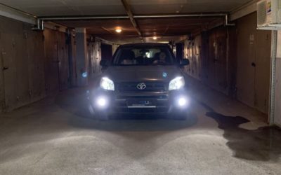 Toyota RAV4 — вместо штатного галогена установили bi-led модули Aozoom A3 Max