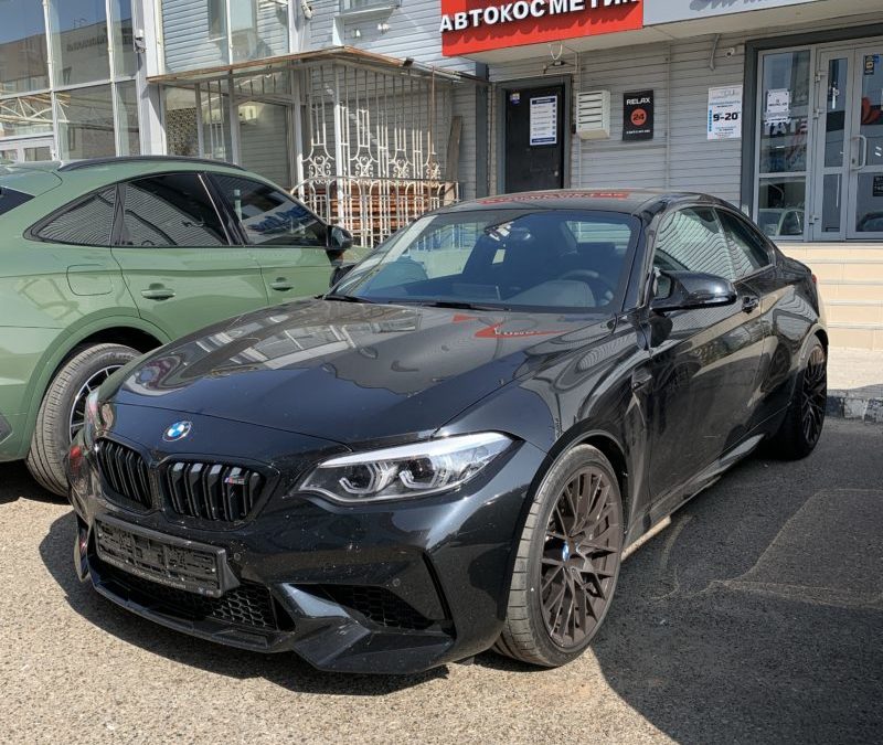 BMW M2 Competition — затонировали в круг атермальной плёнкой зелёного оттенка