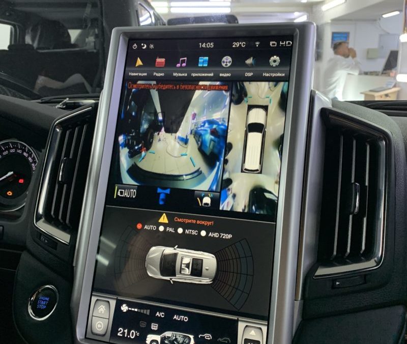Заменили штатное головное устройство Toyota Land Cruiser 200 на мультимедиа на базе Android