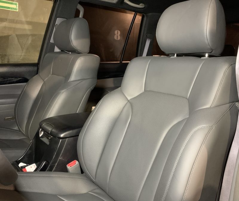 Toyota Land Cruiser Prado 120 на перетяжке сидений, руля и на установке мультимедиа и камеры заднего вида