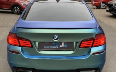 BMW 5 — установка насадок Akrapovic и пошив эксклюзивных ворсовых ковриков