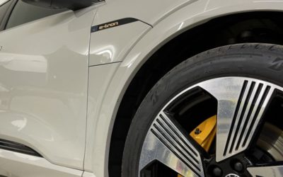 Бронирование электромобиля Audi E-tron полиуретановой пленкой Llumar, тонировка стекол
