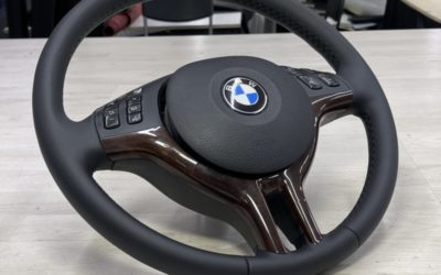 Перетянули руль BMW 320 в натуральную кожу Nappa от австрийской фабрики Wollsdorf