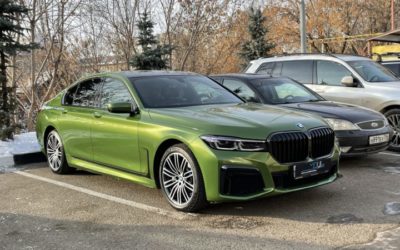 BMW 730D — оклейка кузова яркой зеленой пленкой, шумоизоляция, бронирвание фар, установка активного выхлопа iXsound
