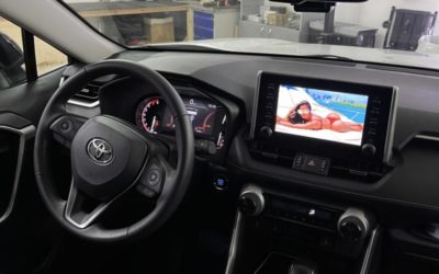 Toyota RAV4 2021 года — внедрение блока Андроид последней 11 версии в штатное место без замены ГУ