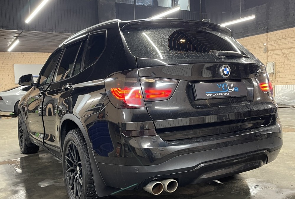 Установили омыватель на камеру заднего вида автомобиля BMW X3