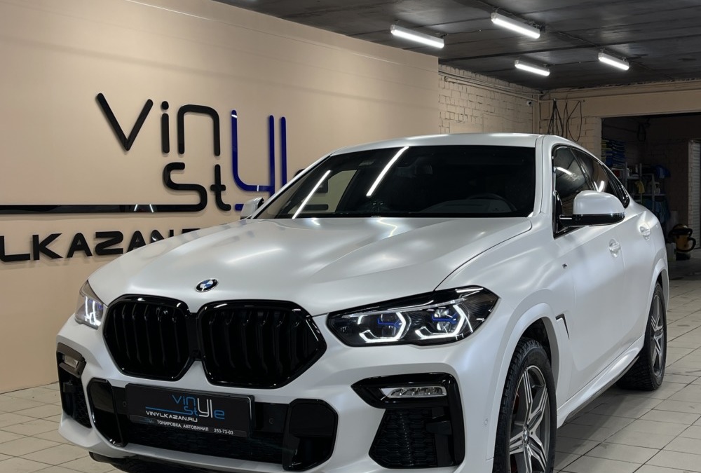 BMW X6 — бронирование всего кузова матовой пленкой LLumar Matte, оклейка заднего диффузора и бронирование фар автомобиля