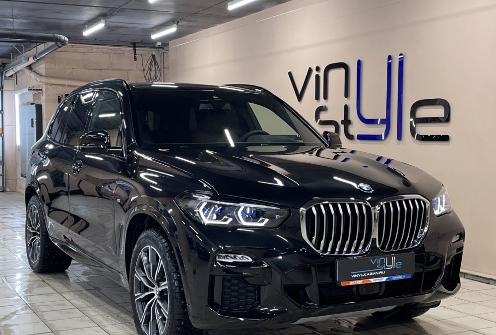 Бронирование кузова автомобиля BMW X5 полиуретановой пленкой, бронирование всех мониторов в автомобилей матовой пленкой