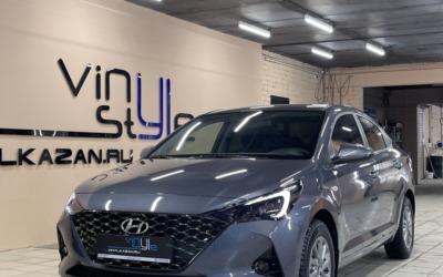 Hyundai Solaris — бронирование всего кузова полиуретановой плёнкой Стек, бронирование фар и тонировка стекол