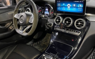 Mercedes C-class w205 — установили выездную камеру заднего вида, заменили штатное головное устройство на 10,2 дюймовую мультимедиа на базе Android