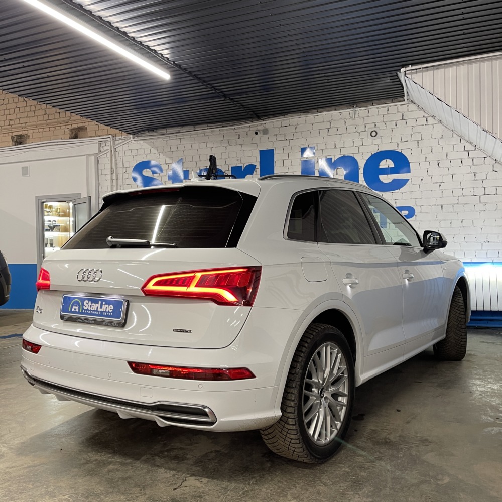 Установили видеорегистратор с камерой заднего вида на автомобиль Audi Q5 -  Vinyl Style