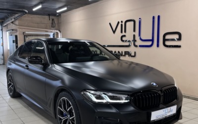 Бронирование кузова BMW 530i G30 матовой полиуретановой плёнкой, тонировка стекол