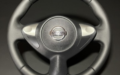Nissan Juke — перетянули руль в экокожу шикарного качества, комбинация гладкой Наппы и псевдоперфорации