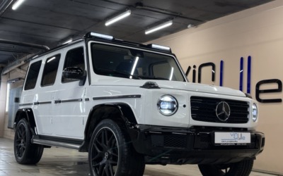 Полировка кузова Mercedes G-class и нанесение керамики, оклейка крыши, арок и запаски черной глянцевой пленкой, химчистка салона