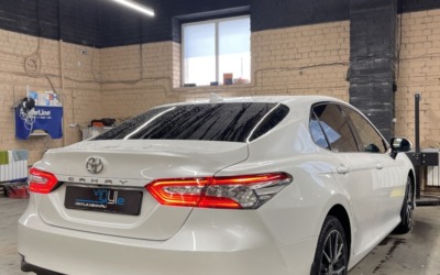 Установили омыватель камеры заднего вида на автомобиль Toyota Camry