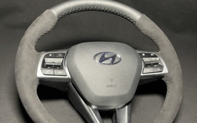 Перетяжка руля Hyundai Sonata оригинальной чёрной алькантарой и натуральной кожей Наппа