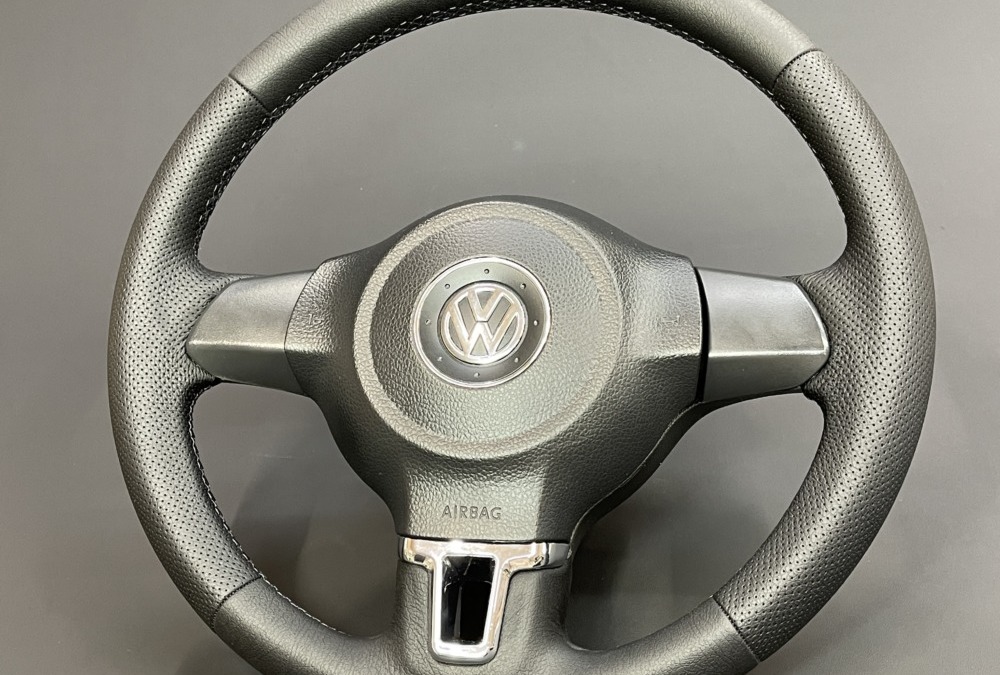 Руль от Volkswagen Jetta перетянули в экокожу