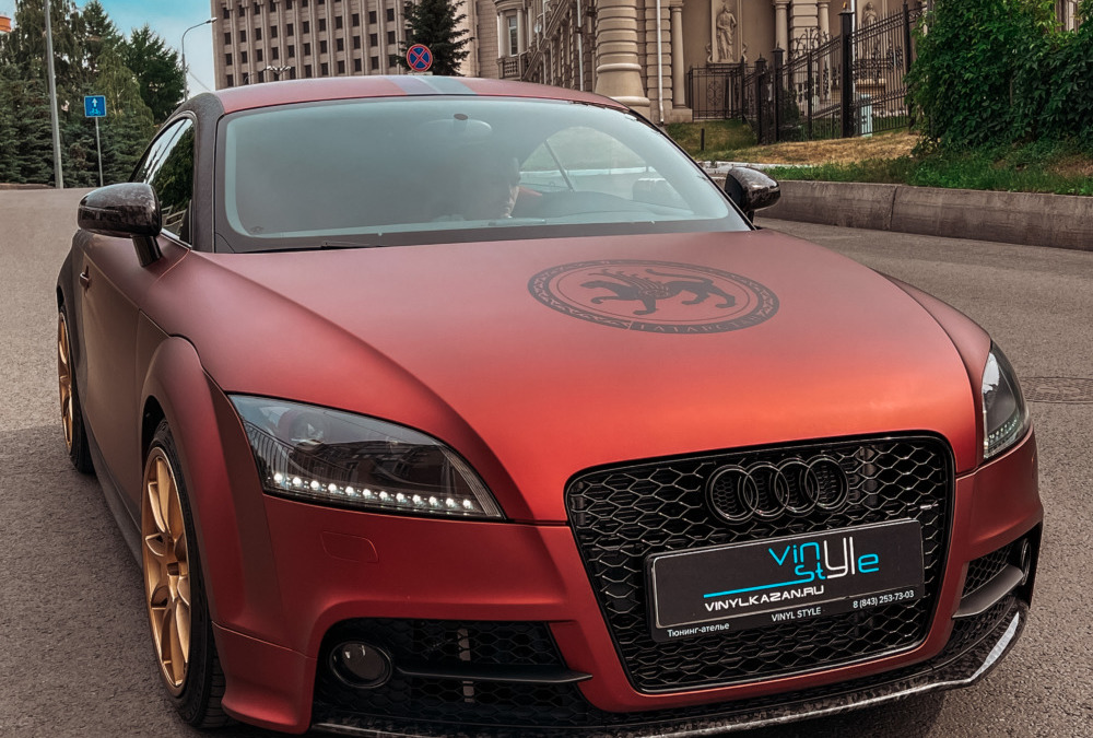 Audi TT — оклейка пленкой цвета красный сатин и кованый карбон и целый комплекс услуг