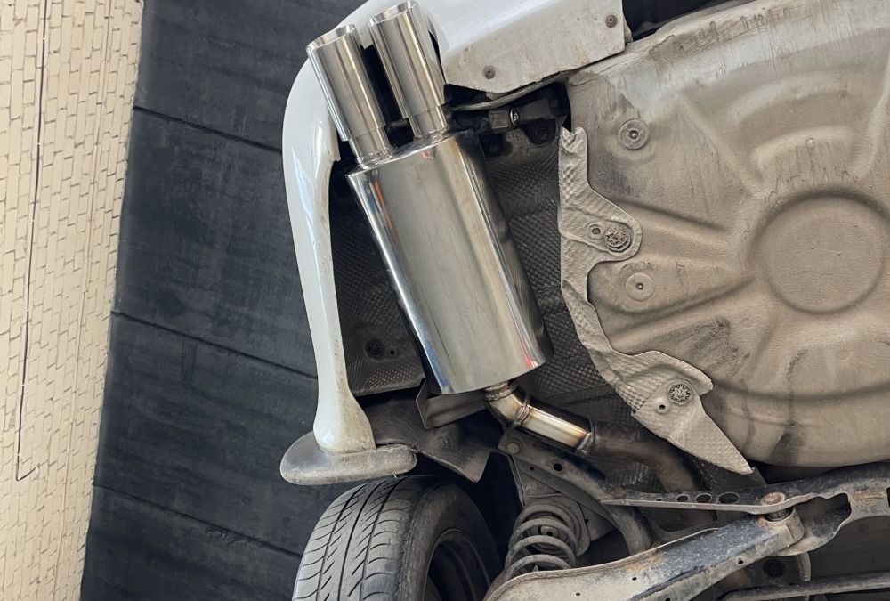 Доработка выхлопа автомобиля Skoda Octavia — установка новой выхлопной банки с глушителем