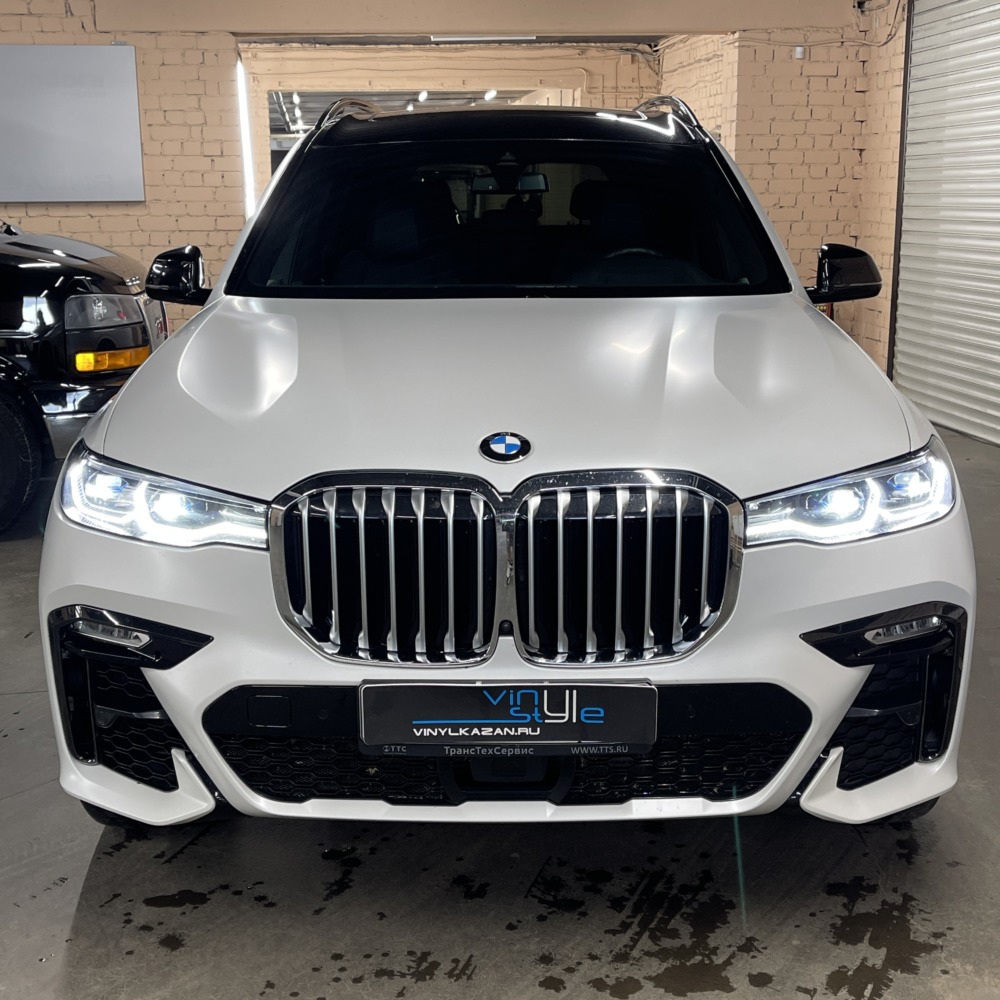 Установили выдвижные пороги на новый автомобиль BMW X7 - Vinyl Style