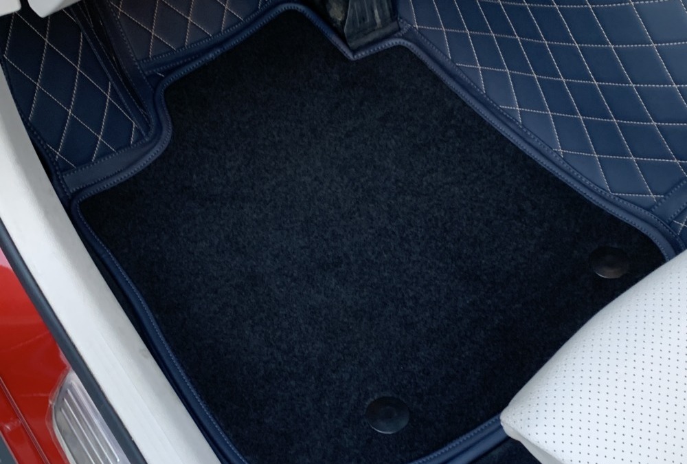 Сшили 3D коврики из экокожи синего цвета в салон, так же 3D коврик в багажник — Mercedes GLC