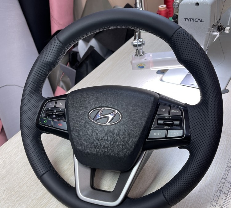 Перетянули руль Hyundai Creta в натуральную кожу со вставками из псевдоперфорации