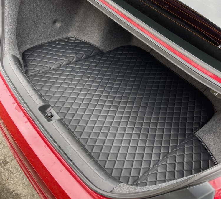 Honda Accord — пошив ковриков в салон автомобиля и в багажник, тонировка задних фонарей