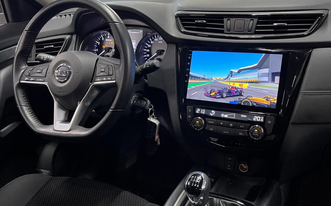 Вместо штатной мультимедиа установили большую мультимедиа на базе Андроид — Nissan X-Trail 2022 года выпуска