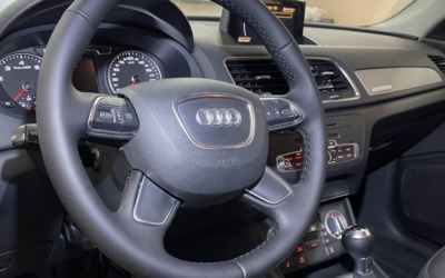 Audi Q3 — перетяжка обода руля и ручки АКПП в экокожу