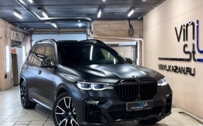 BMW X7 — бронирование кузова и фар полиуретановой пленкой, замена накладок на зеркалах