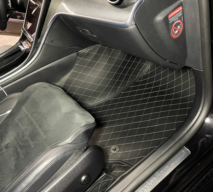 Пошив 3D ковров из экокожи в салон автомобиля Mercedes C180 и изготовление классического ковра в багажник