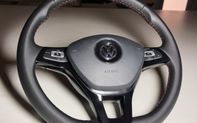 Перетяжка обода руля автомобиля Volkswagen Jetta в натуральную кожу производства Австрии
