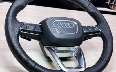 Audi Q7 — перетяжка обода руля в экокожу со вставками из псевдоперфорации