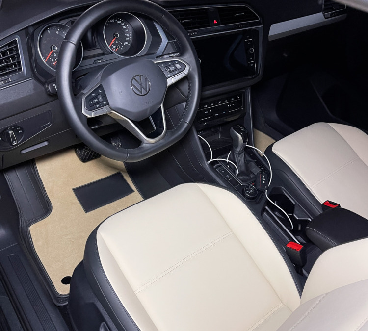 Volkswagen Tiguan 2 — перетяжка сидений и карт дверей, пошив ворсовых и 3D ковров