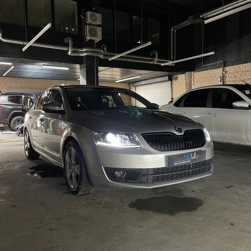 Skoda Octavia 2015 года выпуска - установили bi-led модули Aozoom A13 -  Vinyl Style