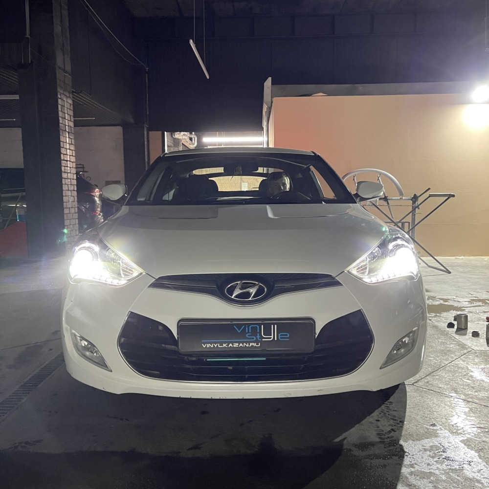 Hyundai Veloster 2012 года выпуска - установили bi-led модули Aozoom A5+,  полировка и бронирование фар автомобиля - Vinyl Style