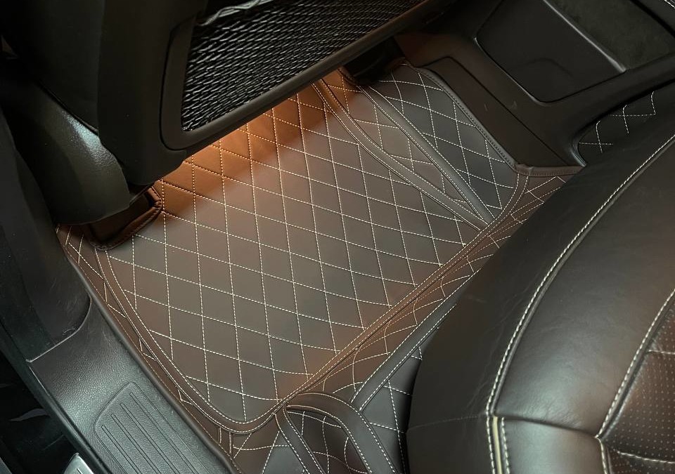 В салон Mercedes GLS 400 изготовили 3D коврики из экокожи премиального качества
