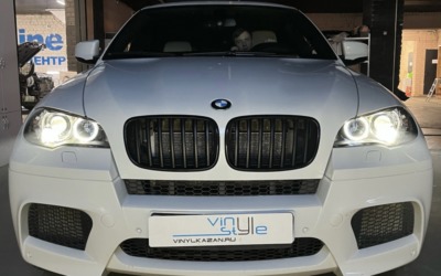 BMW X6 M 2010 года — установили топовые bi-led модули Aozoom Dragon Night