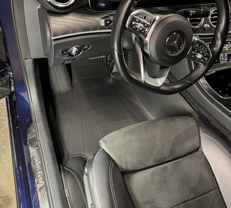 Отшили для Mercedes E200 3D ковры из экокожи, ворсовый комплект в салон и в багажник