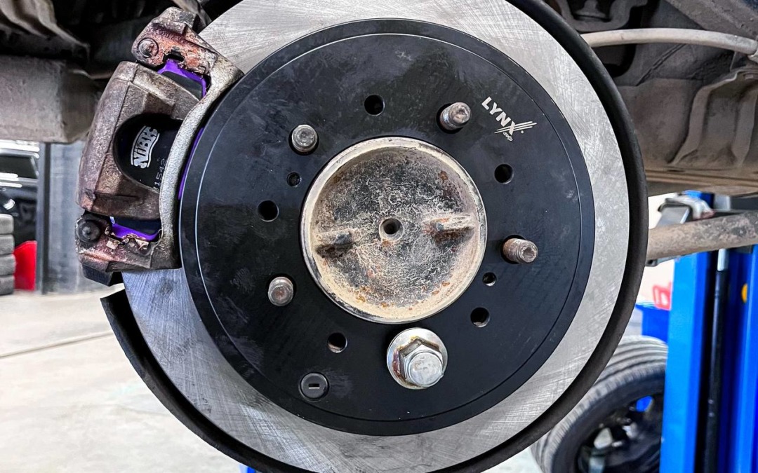Замена передних и задних тормозных дисков и колодок на автомобиле Toyota Land Cruiser 200