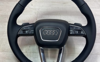 Перетянули руль Audi Q5 в натуральную кожу со вставками из псевдоперфорации